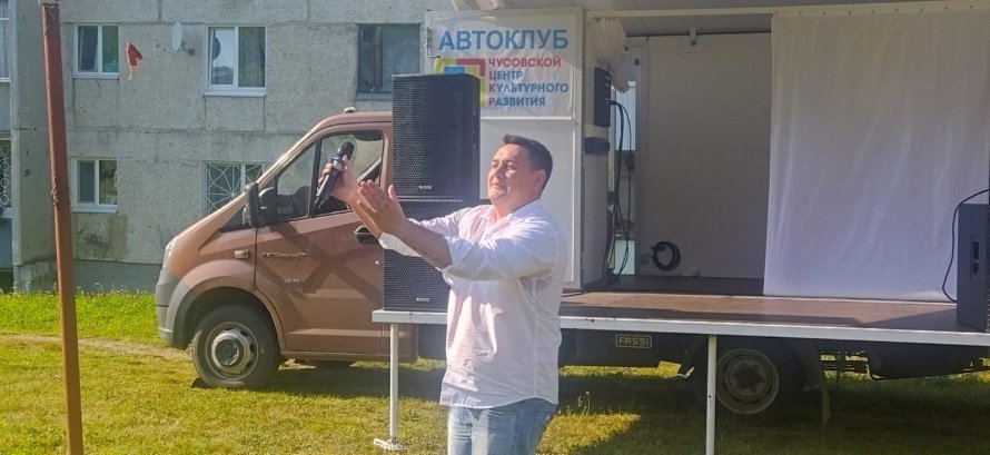 Автоклуб поздравил железнодорожников микрорайона "В"